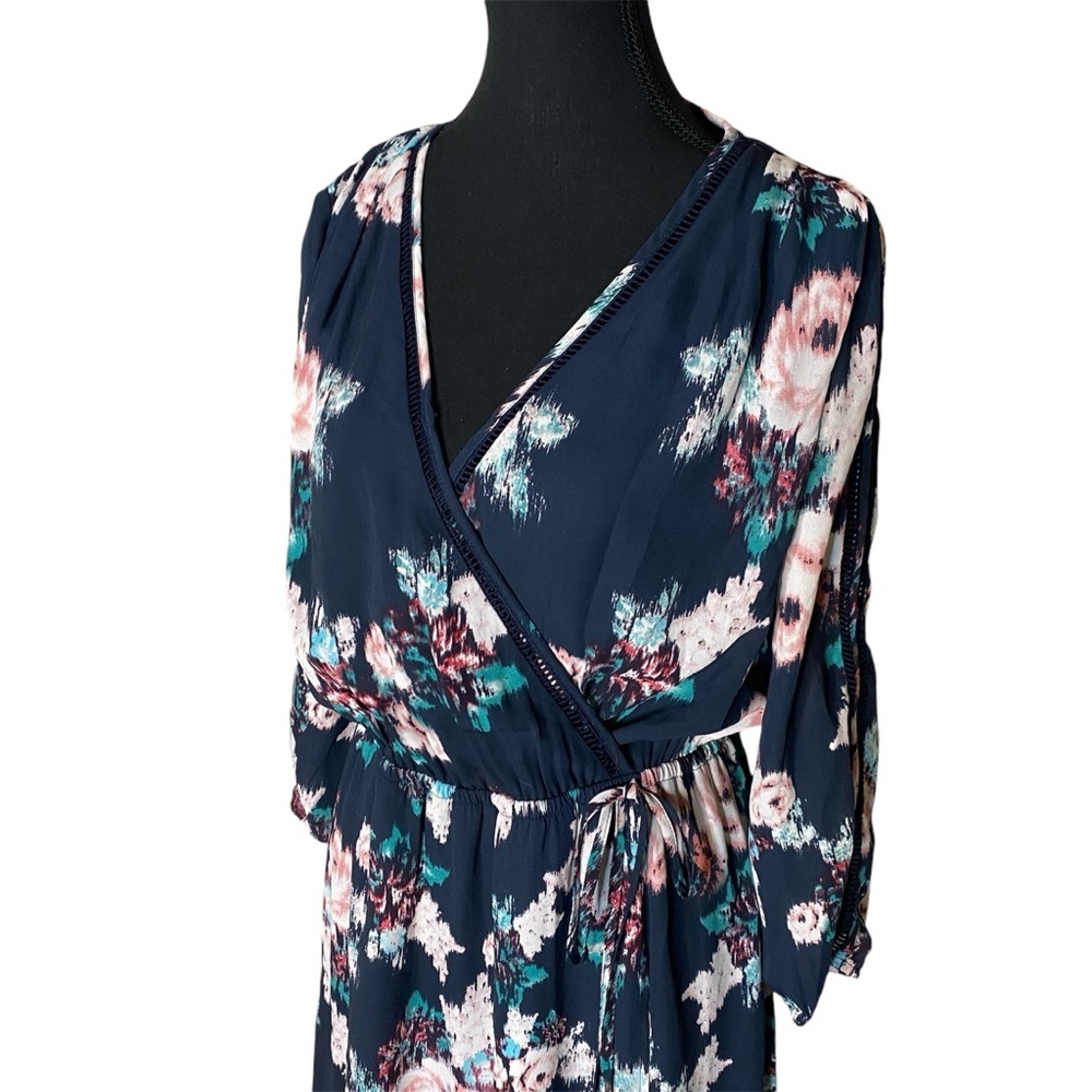 DR2 Navy Blue Floral Knee Length Flowy Dress V Neck Drape Cut Outs Size Small